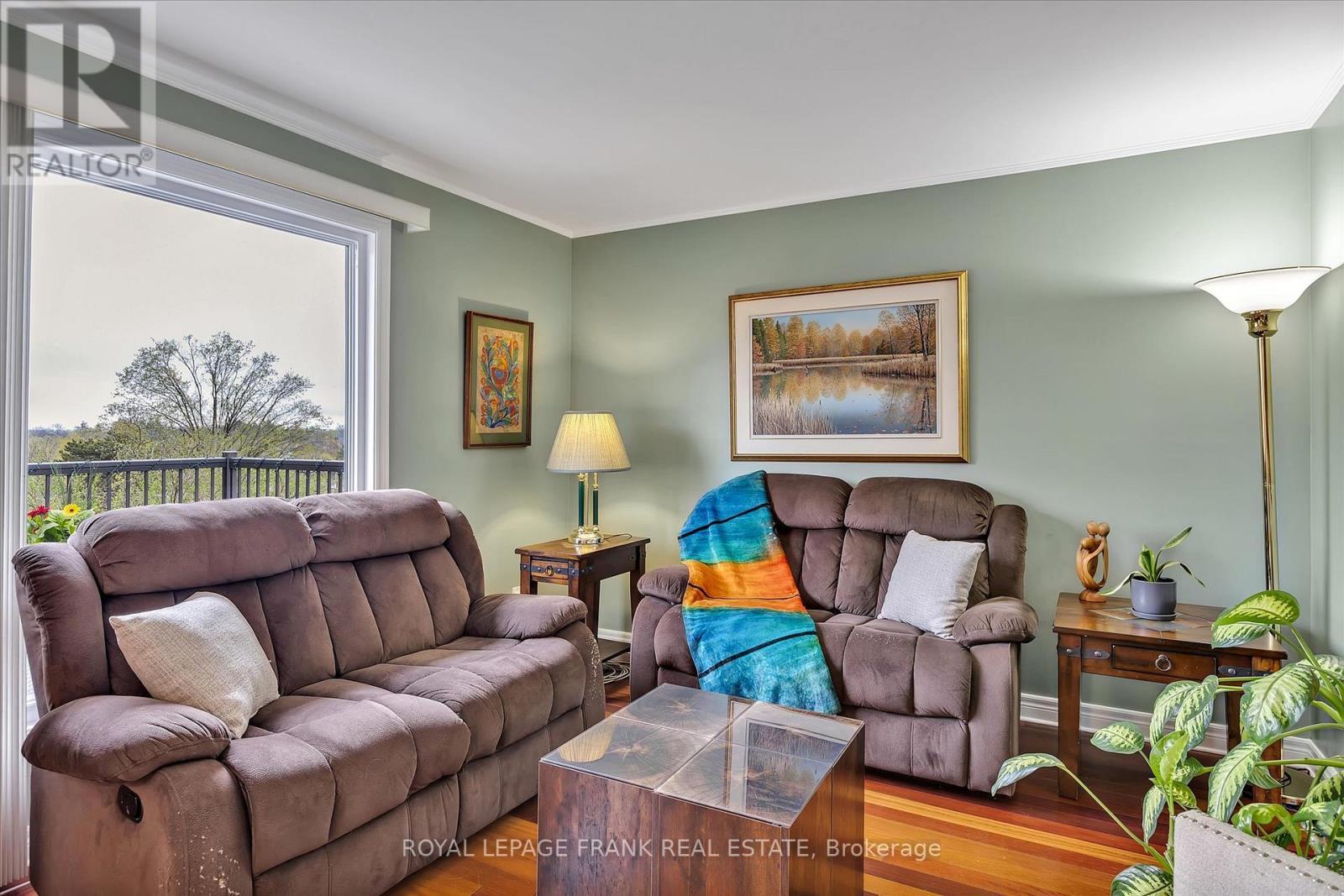 












820 DONEGAL STREET

,
Peterborough North (South),




Ontario
K9H4N4

