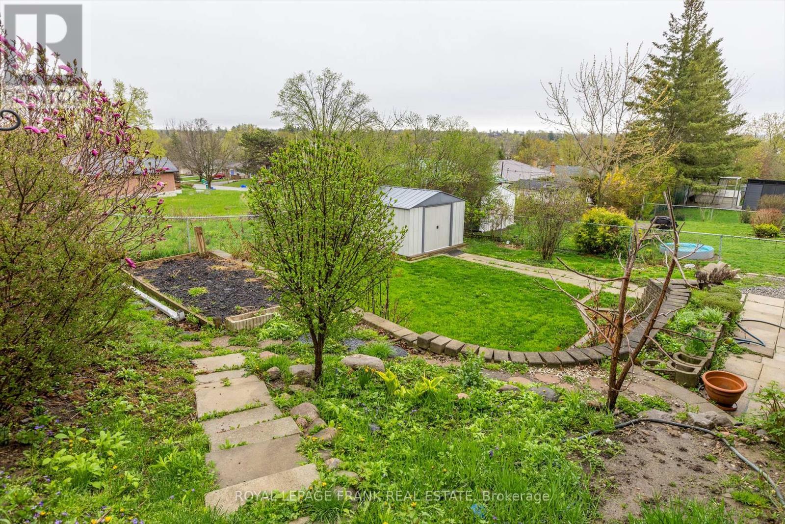 












820 DONEGAL STREET

,
Peterborough North (South),




Ontario
K9H4N4

