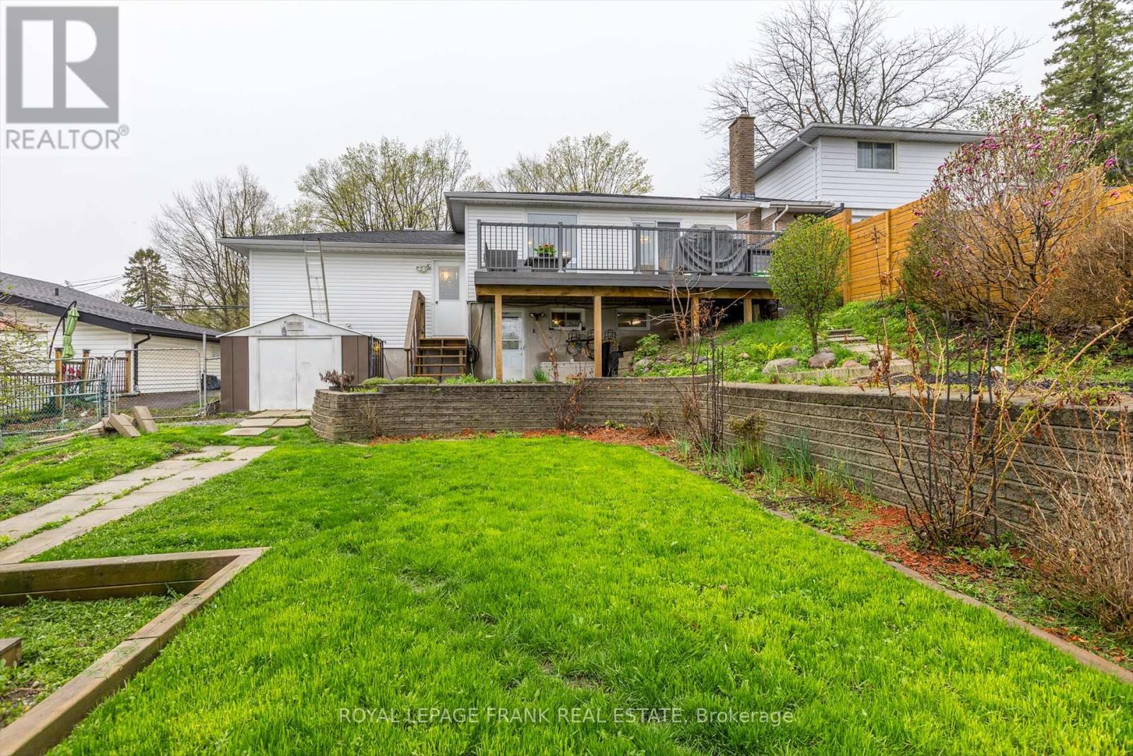












820 DONEGAL STREET

,
Peterborough North (South),




Ontario
K9H4N4

