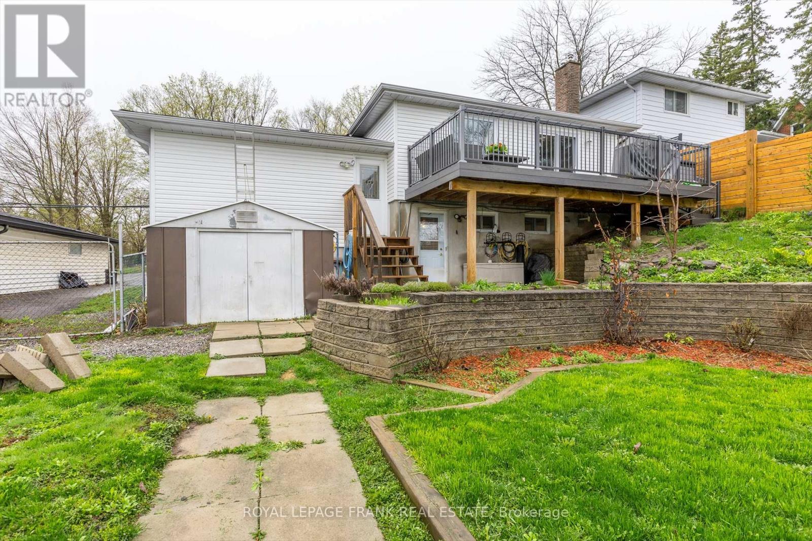 












820 DONEGAL STREET

,
Peterborough North (South),




Ontario
K9H4N4

