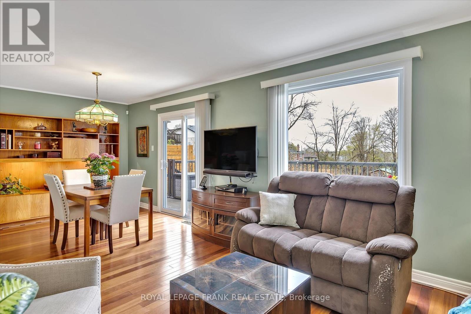 












820 DONEGAL STREET

,
Peterborough North (South),




Ontario
K9H4N4


