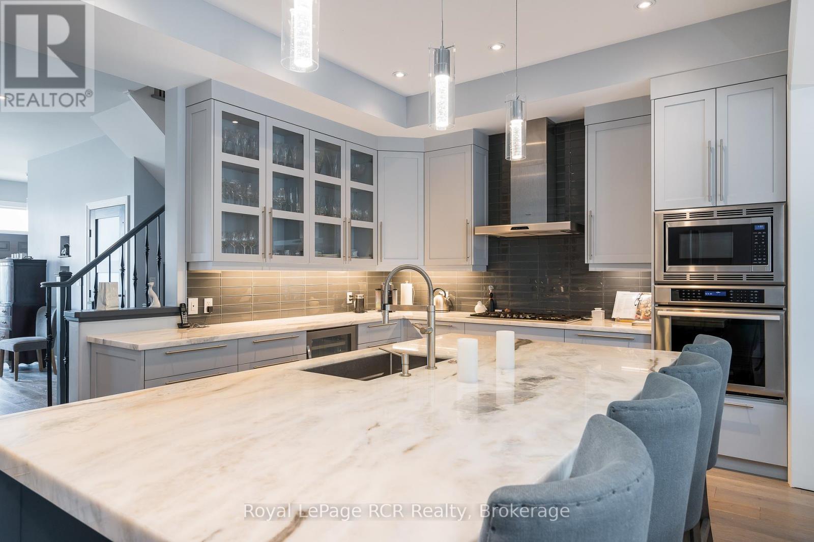 












16 WHEELHOUSE CRESCENT

,
Collingwood,




Ontario
L9Y0J9

