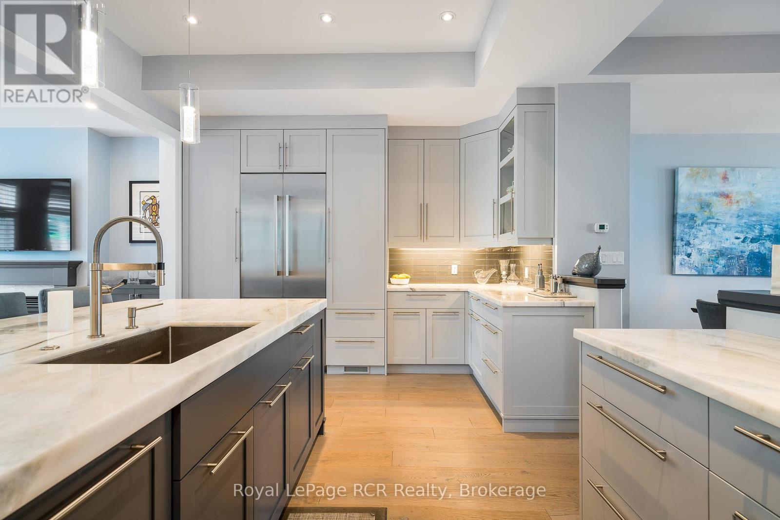 












16 WHEELHOUSE CRESCENT

,
Collingwood,




Ontario
L9Y0J9

