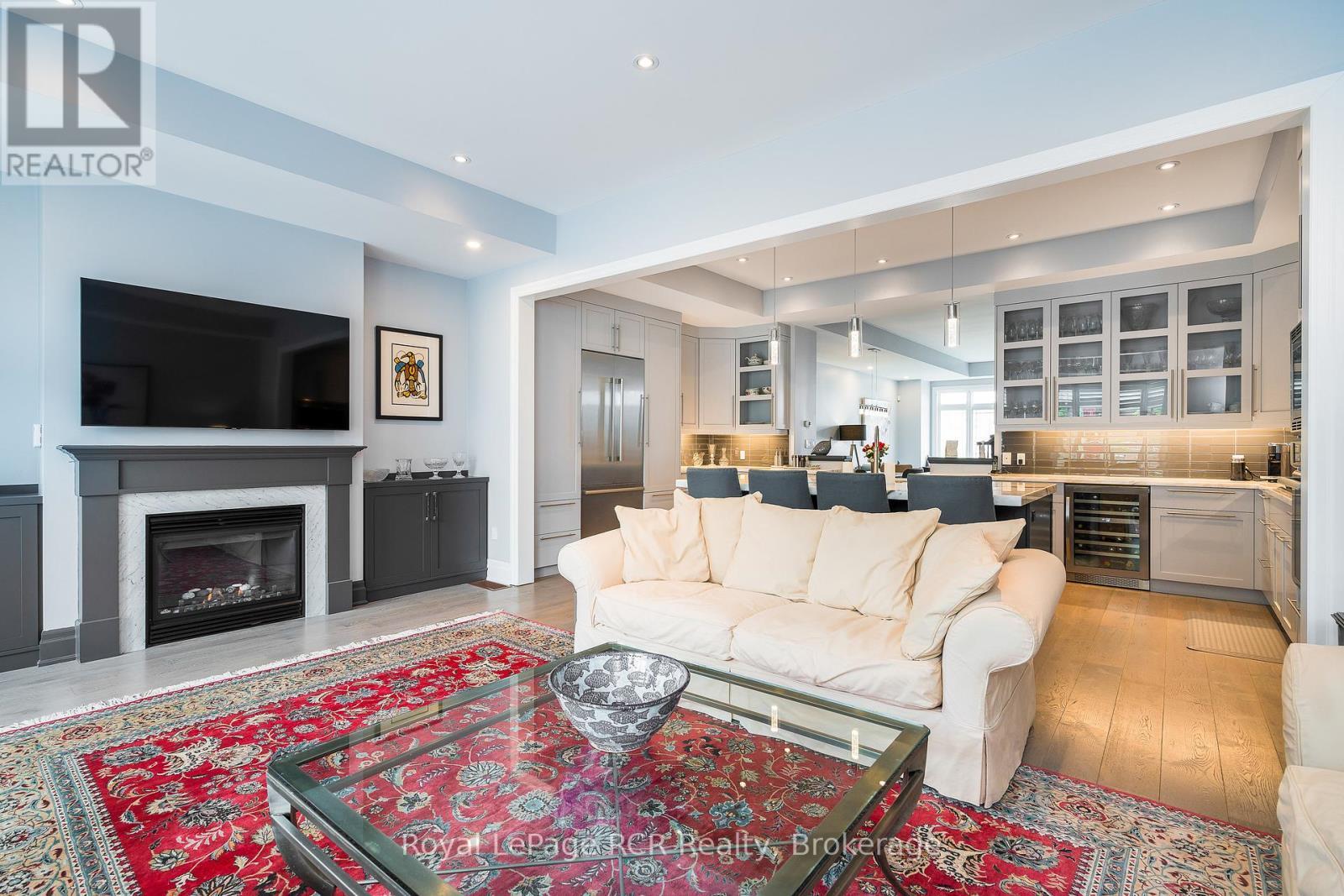 












16 WHEELHOUSE CRESCENT

,
Collingwood,




Ontario
L9Y0J9

