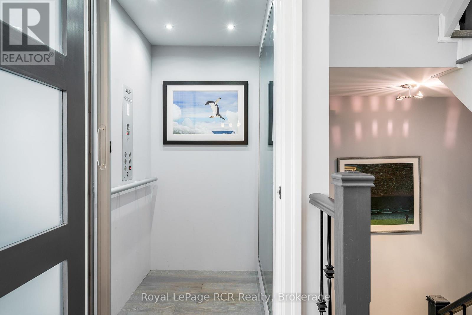 












16 WHEELHOUSE CRESCENT

,
Collingwood,




Ontario
L9Y0J9

