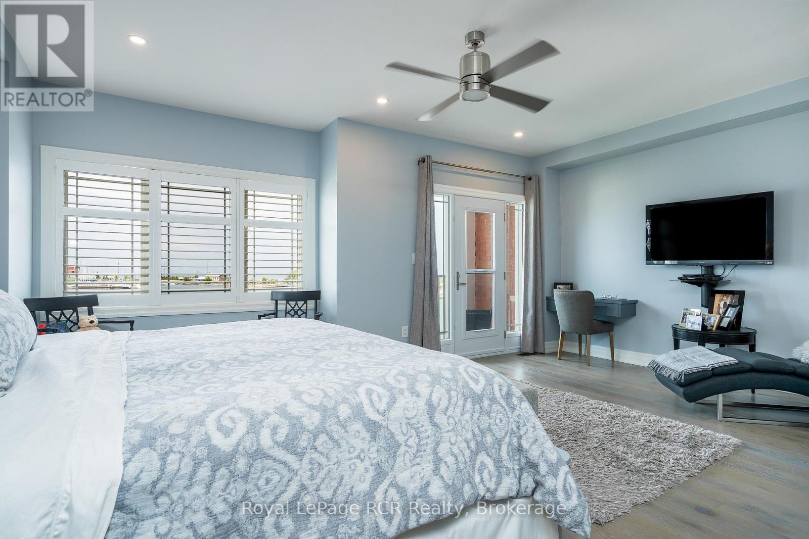 












16 WHEELHOUSE CRESCENT

,
Collingwood,




Ontario
L9Y0J9

