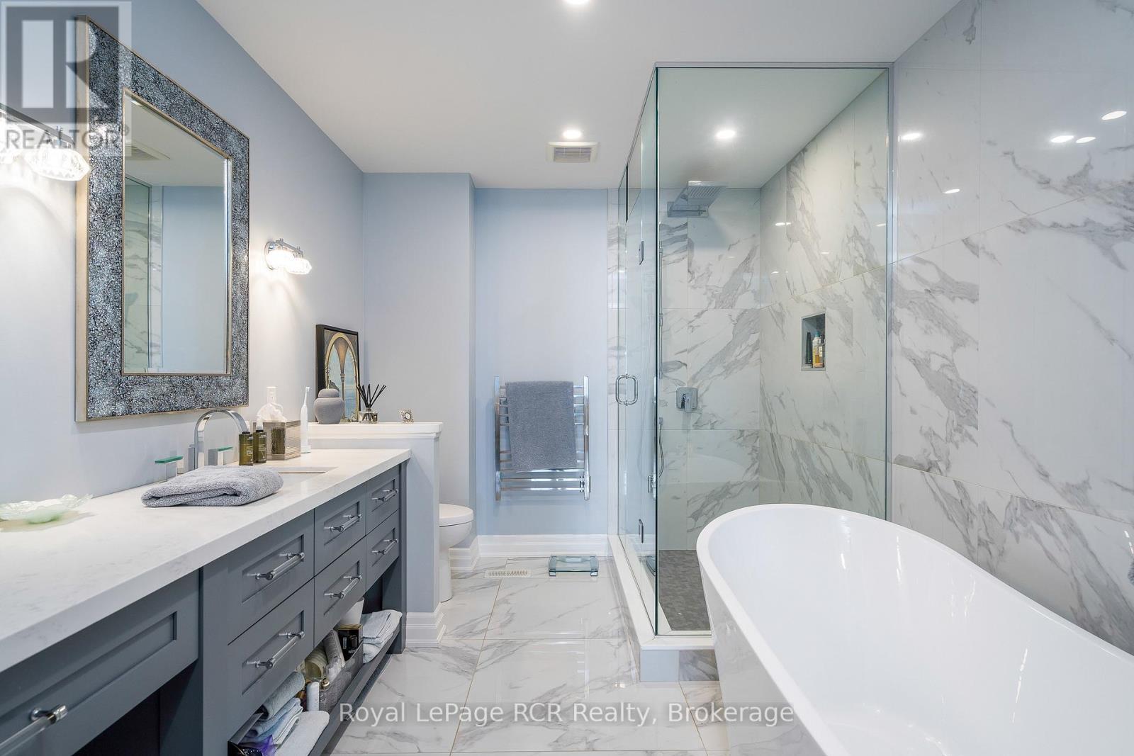 












16 WHEELHOUSE CRESCENT

,
Collingwood,




Ontario
L9Y0J9

