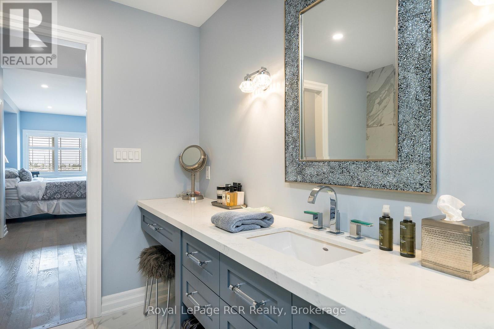 












16 WHEELHOUSE CRESCENT

,
Collingwood,




Ontario
L9Y0J9

