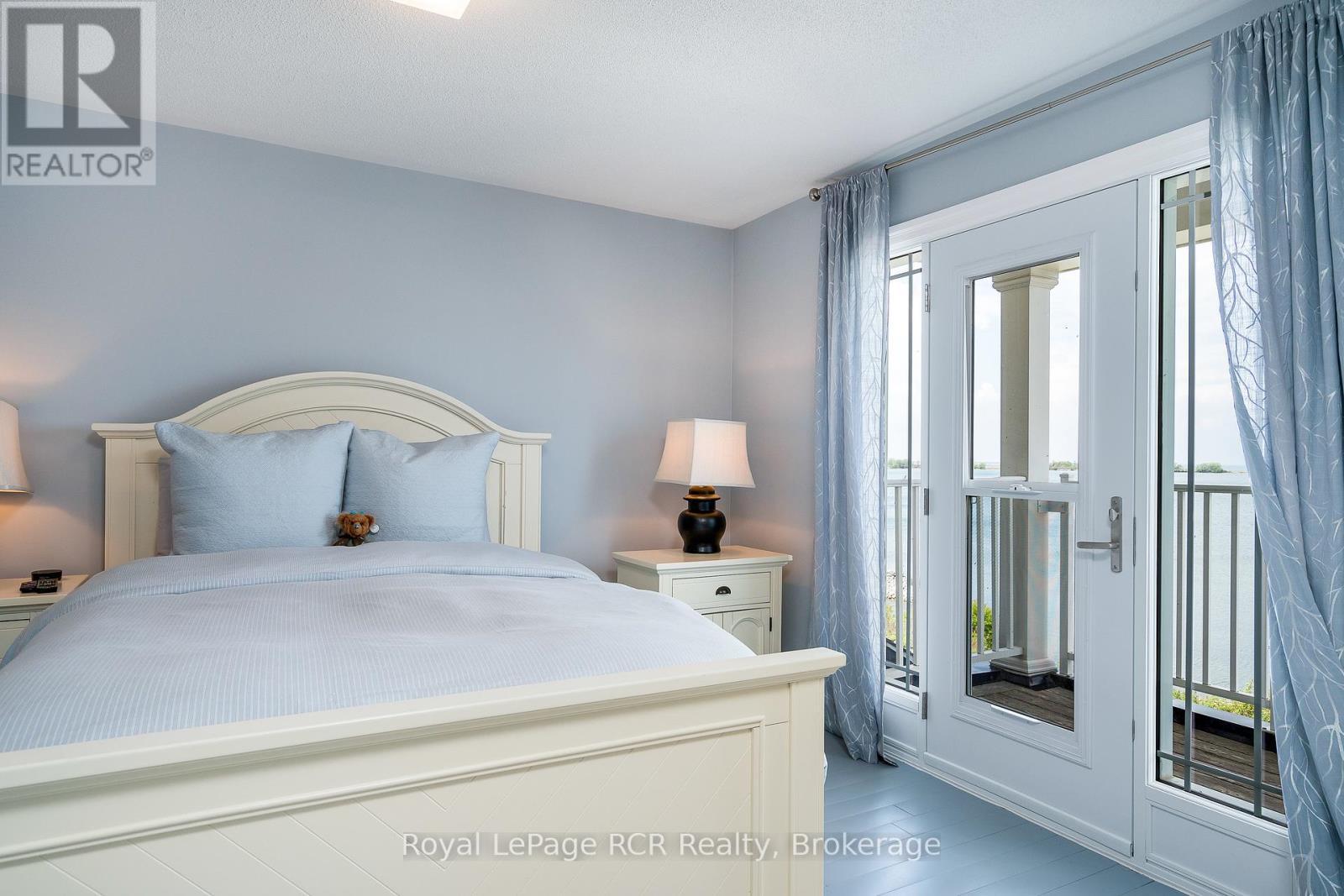 












16 WHEELHOUSE CRESCENT

,
Collingwood,




Ontario
L9Y0J9

