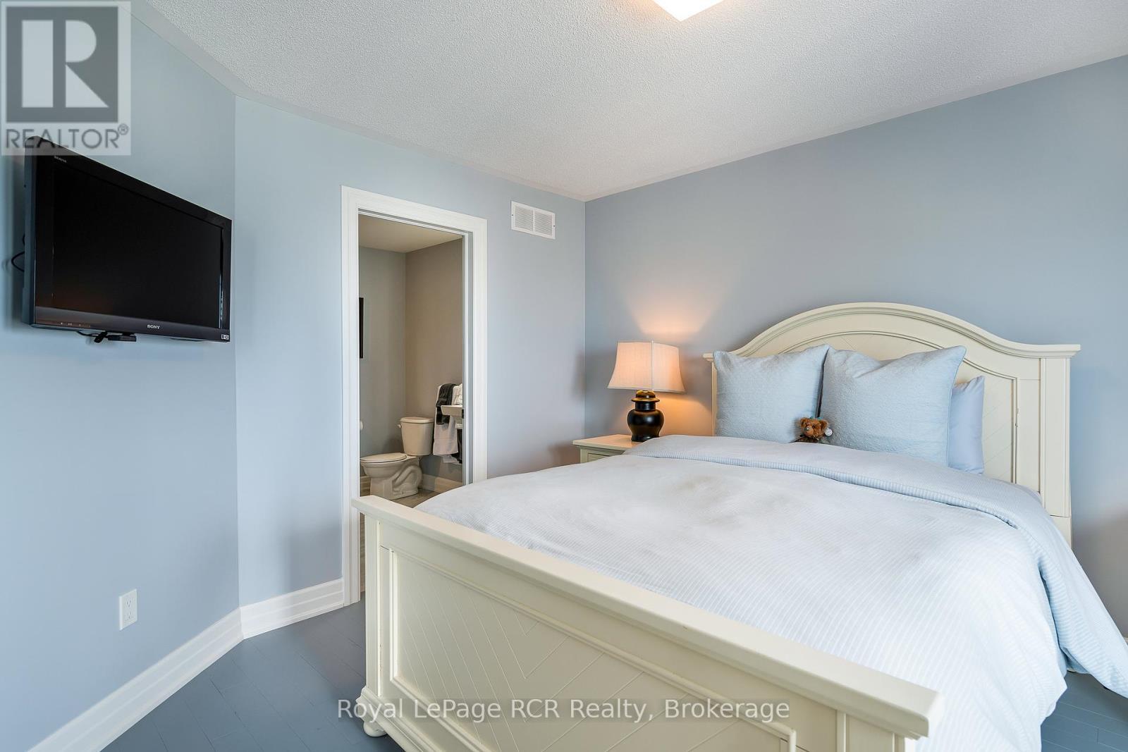












16 WHEELHOUSE CRESCENT

,
Collingwood,




Ontario
L9Y0J9

