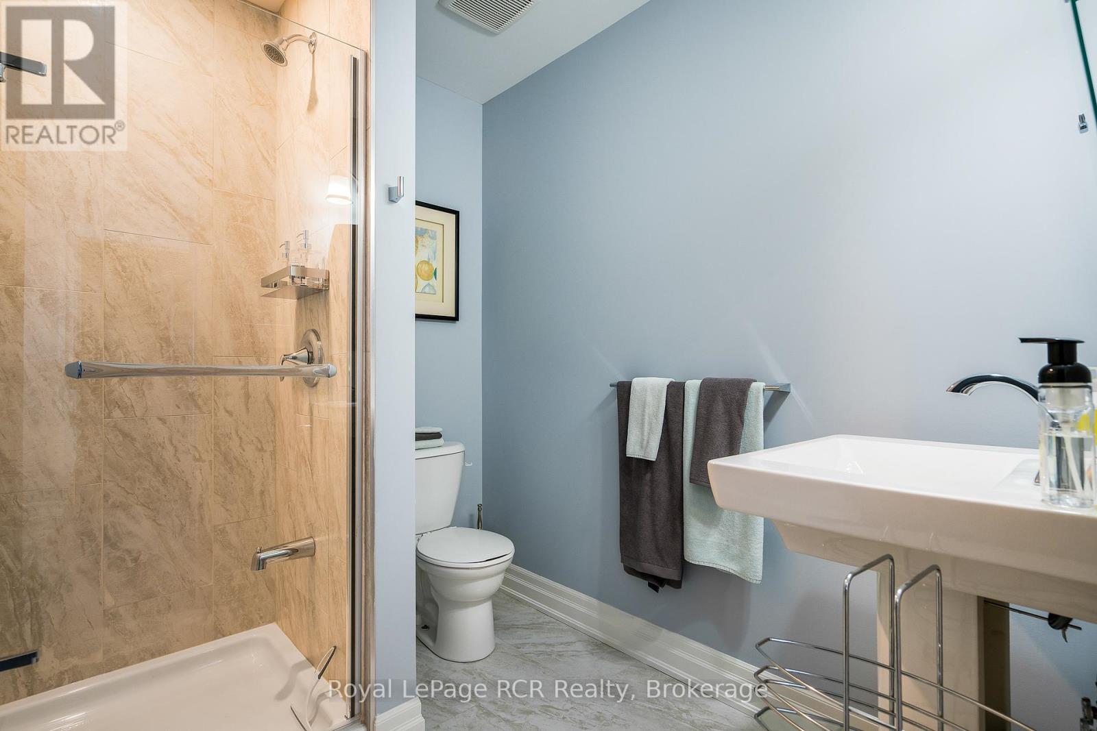 












16 WHEELHOUSE CRESCENT

,
Collingwood,




Ontario
L9Y0J9

