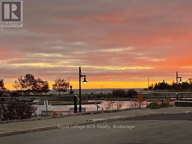 












16 WHEELHOUSE CRESCENT

,
Collingwood,




Ontario
L9Y0J9

