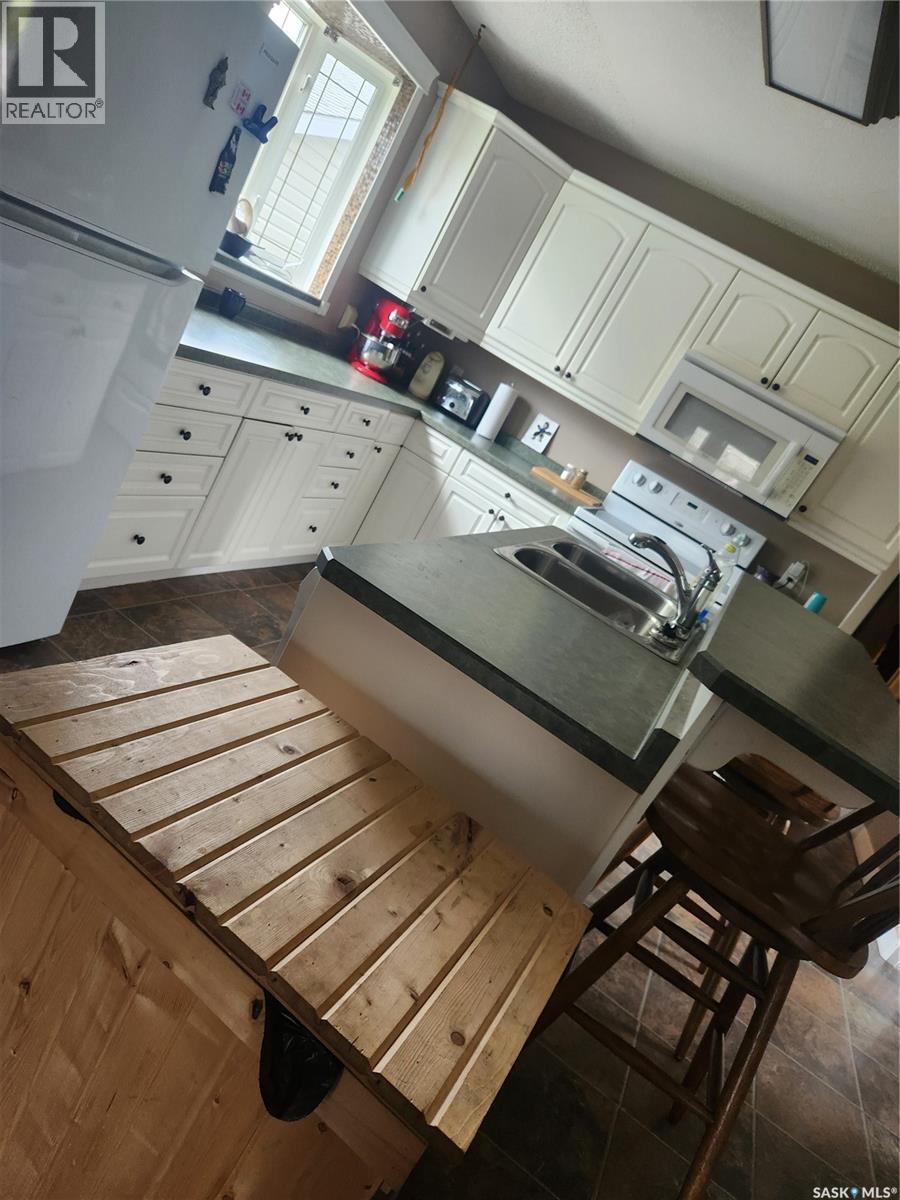 












513 Hudson STREET

,
Hudson Bay,




Saskatchewan
S0E0Y0

