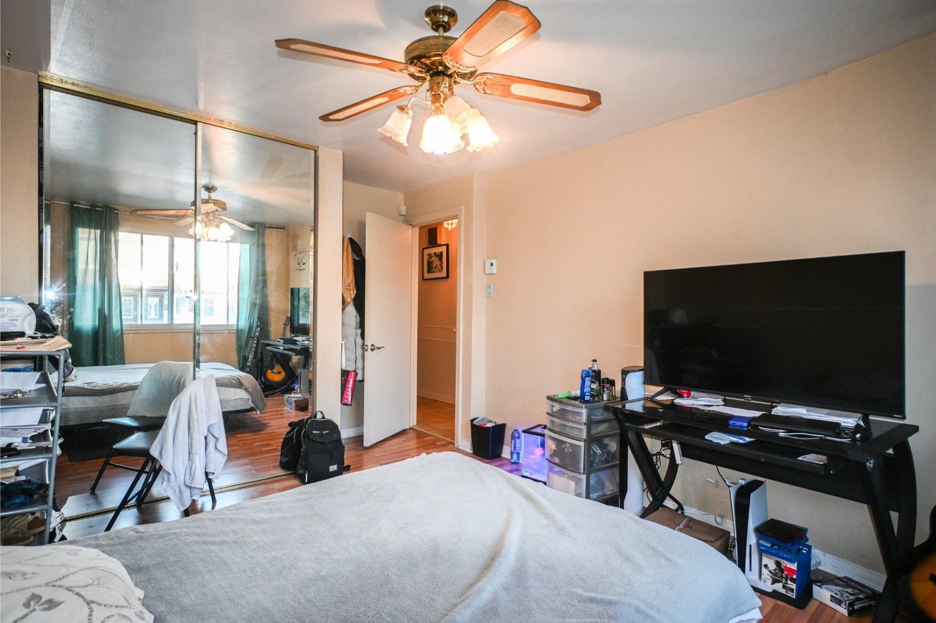 









5947


Rue Landry

,
Montréal (Mercier/Hochelaga-Maisonneuve),




QC
H1N1Z5


