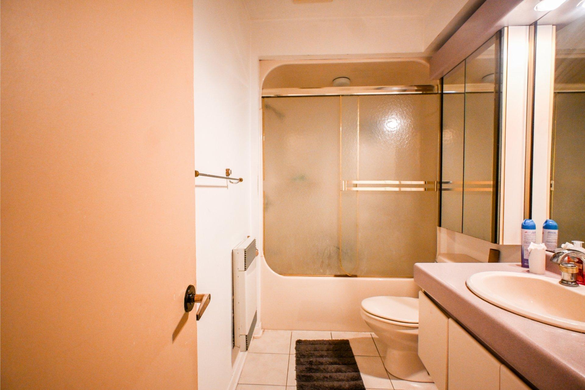 









5947


Rue Landry

,
Montréal (Mercier/Hochelaga-Maisonneuve),




QC
H1N1Z5

