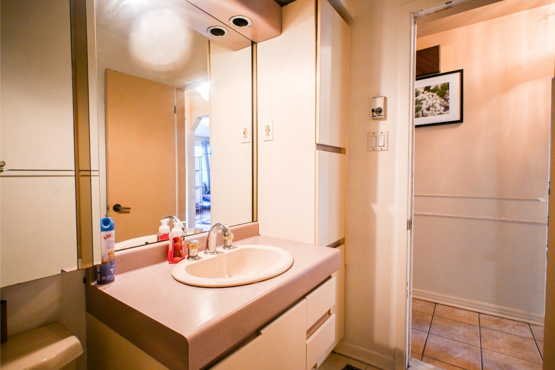 









5947


Rue Landry

,
Montréal (Mercier/Hochelaga-Maisonneuve),




QC
H1N1Z5

