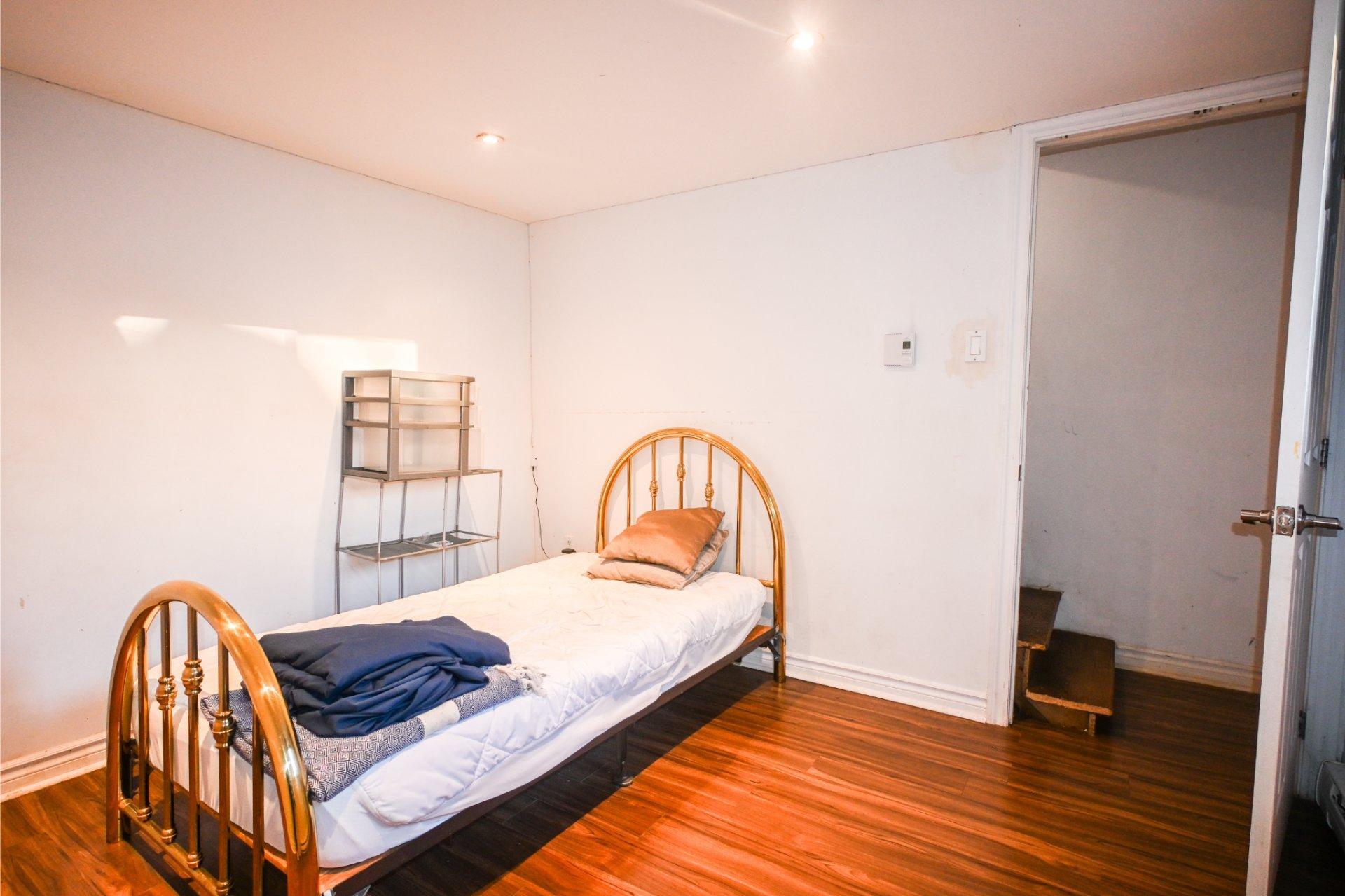 









5947


Rue Landry

,
Montréal (Mercier/Hochelaga-Maisonneuve),




QC
H1N1Z5

