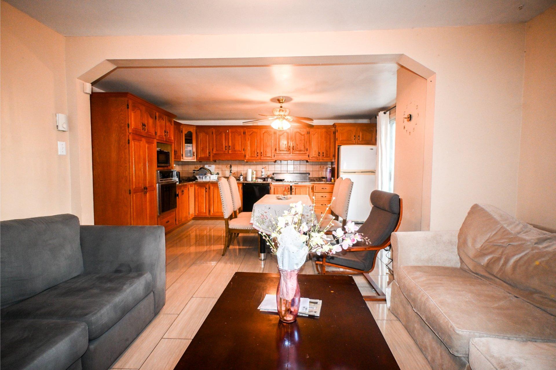 









5947


Rue Landry

,
Montréal (Mercier/Hochelaga-Maisonneuve),




QC
H1N1Z5

