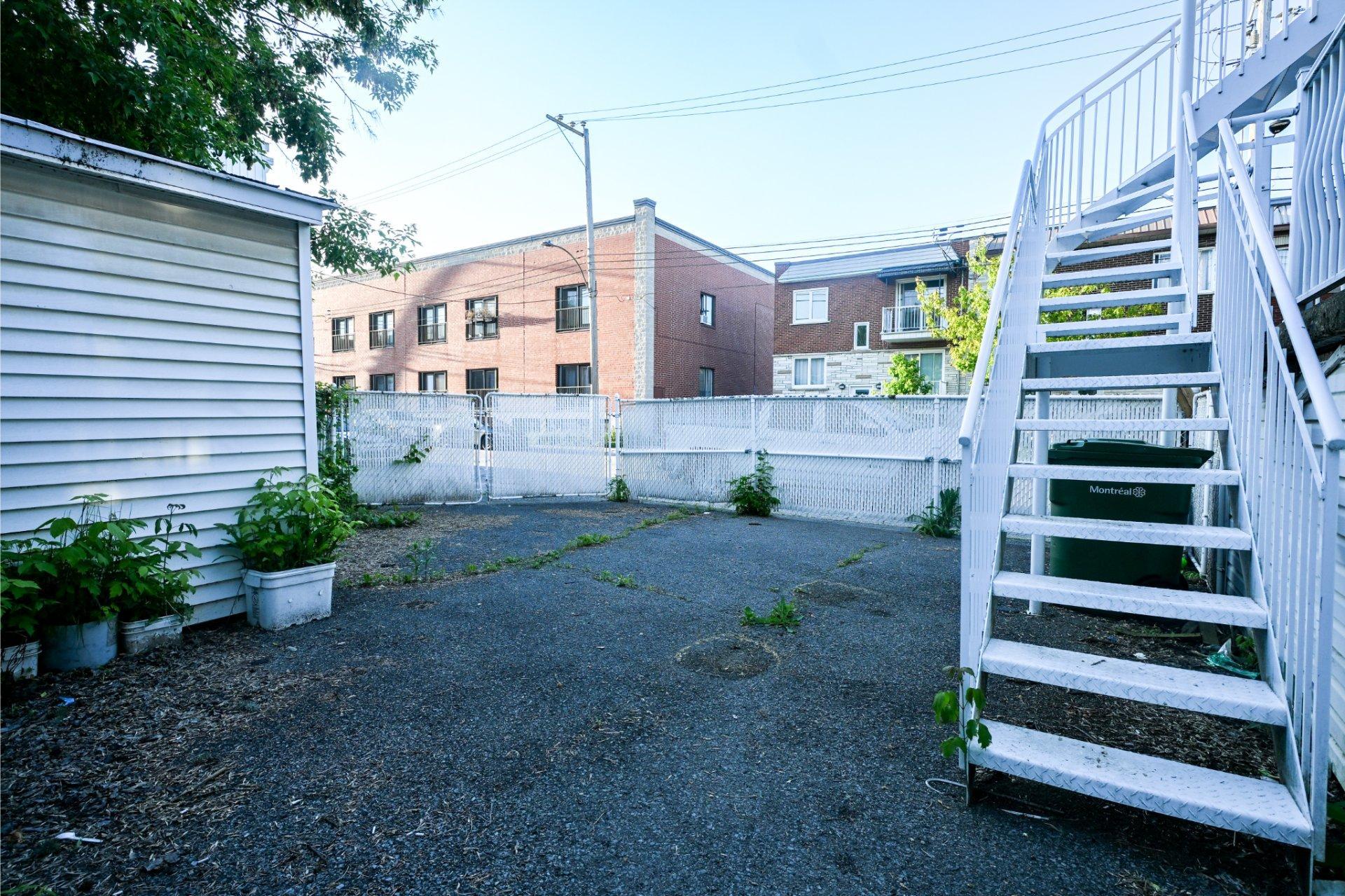 









5947


Rue Landry

,
Montréal (Mercier/Hochelaga-Maisonneuve),




QC
H1N1Z5

