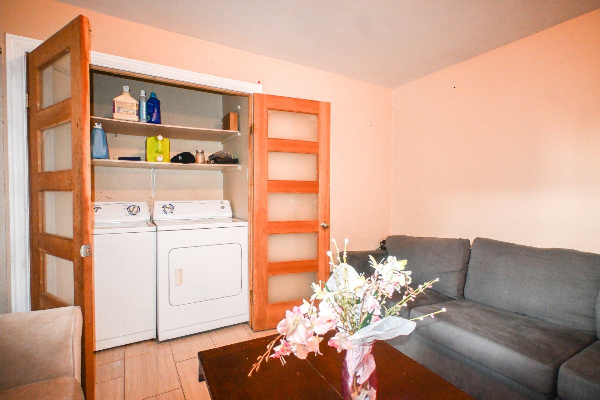 









5947


Rue Landry

,
Montréal (Mercier/Hochelaga-Maisonneuve),




QC
H1N1Z5

