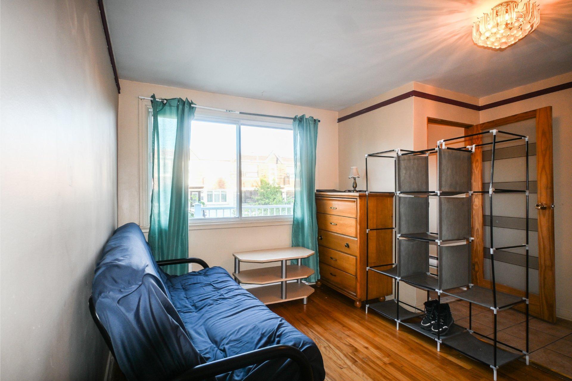 









5947


Rue Landry

,
Montréal (Mercier/Hochelaga-Maisonneuve),




QC
H1N1Z5


