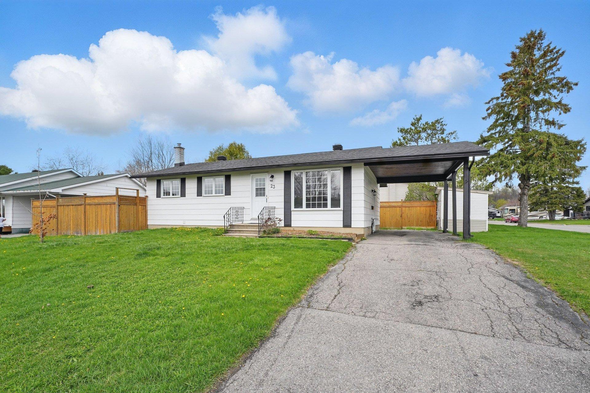 









23


Rue Hébert

,
Gatineau (Gatineau),




QC
J8P6B6

