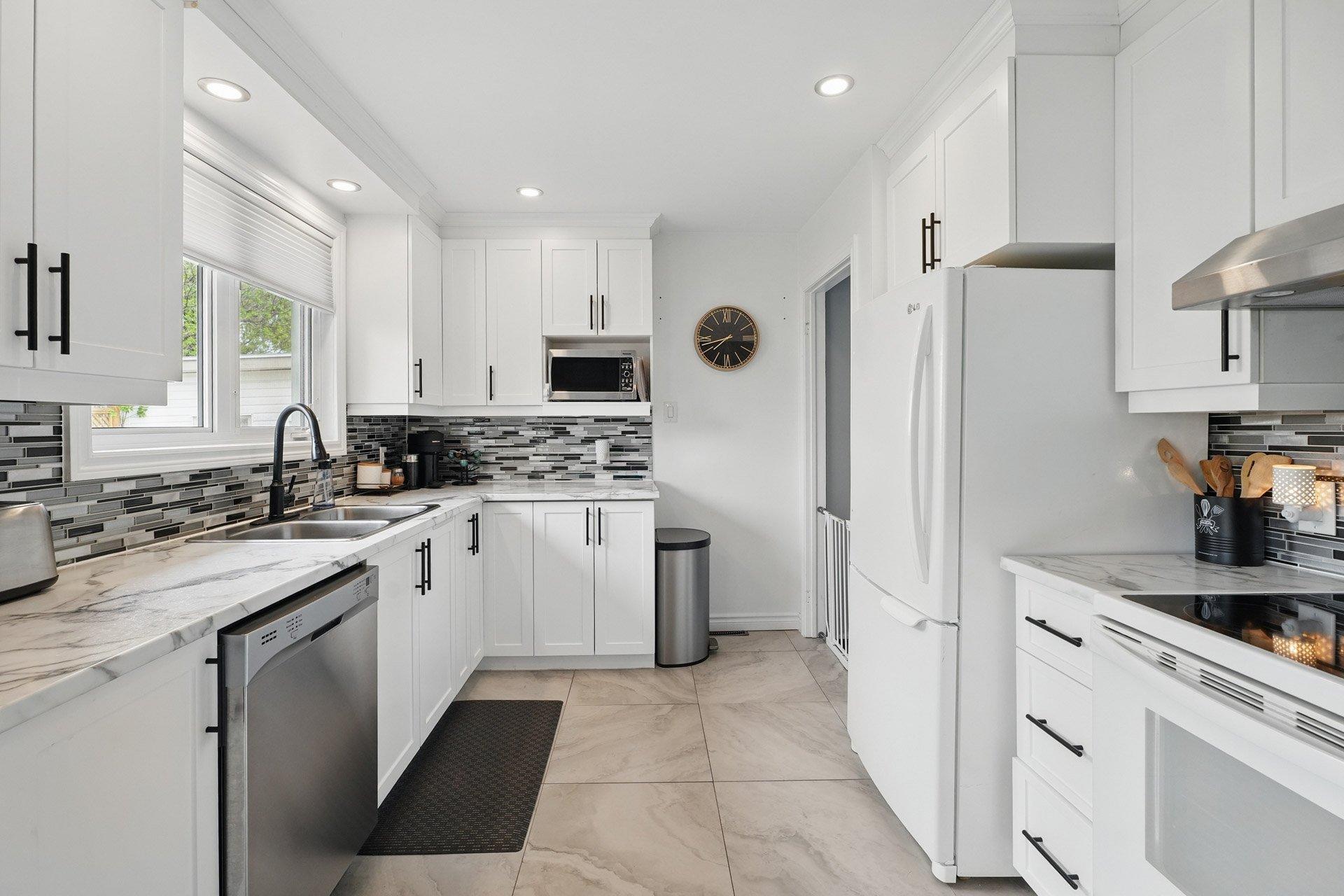 









23


Rue Hébert

,
Gatineau (Gatineau),




QC
J8P6B6

