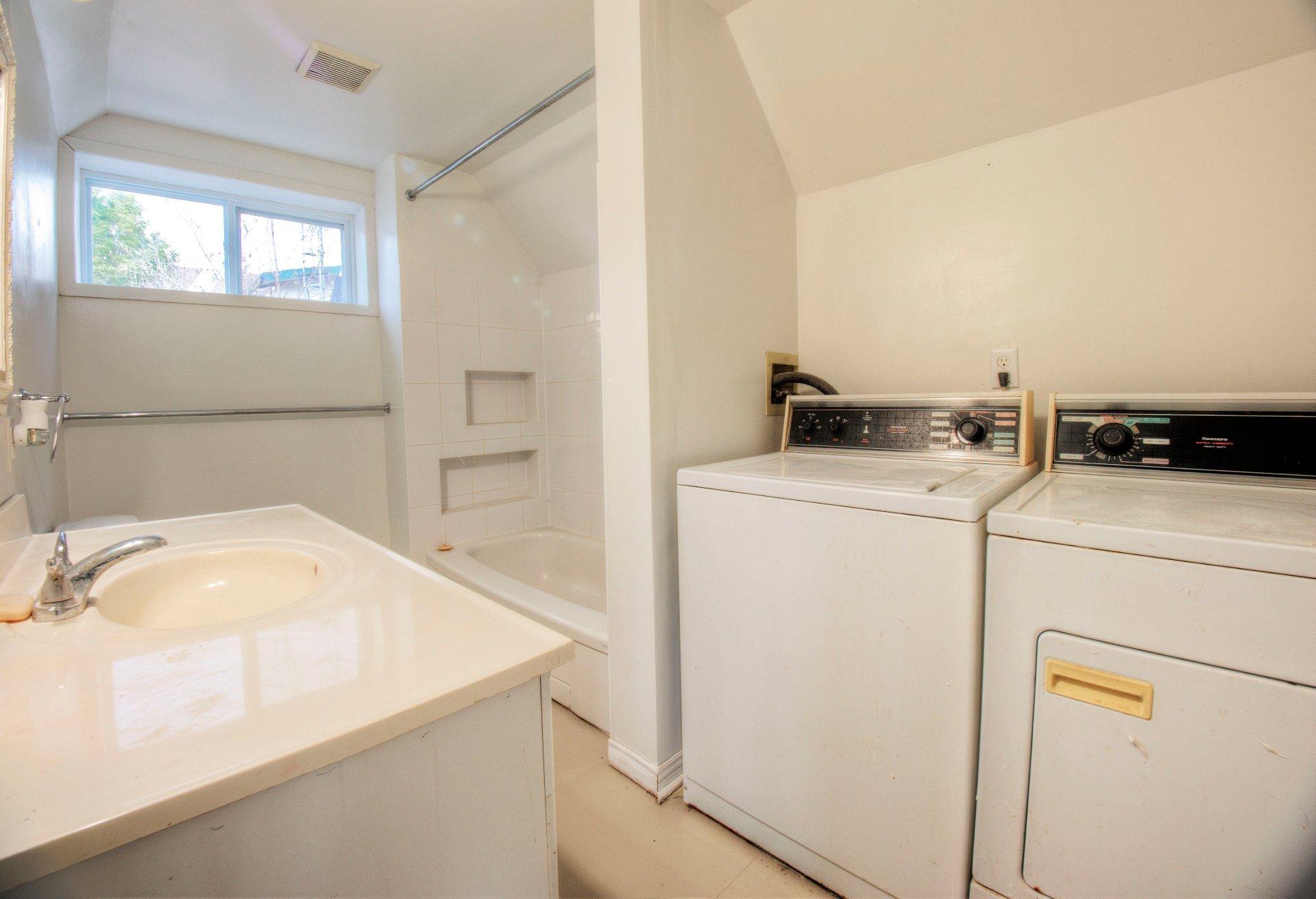 









105

 - 109


Av. des Tourterelles

,
Pontiac,




QC
J0X2G0

