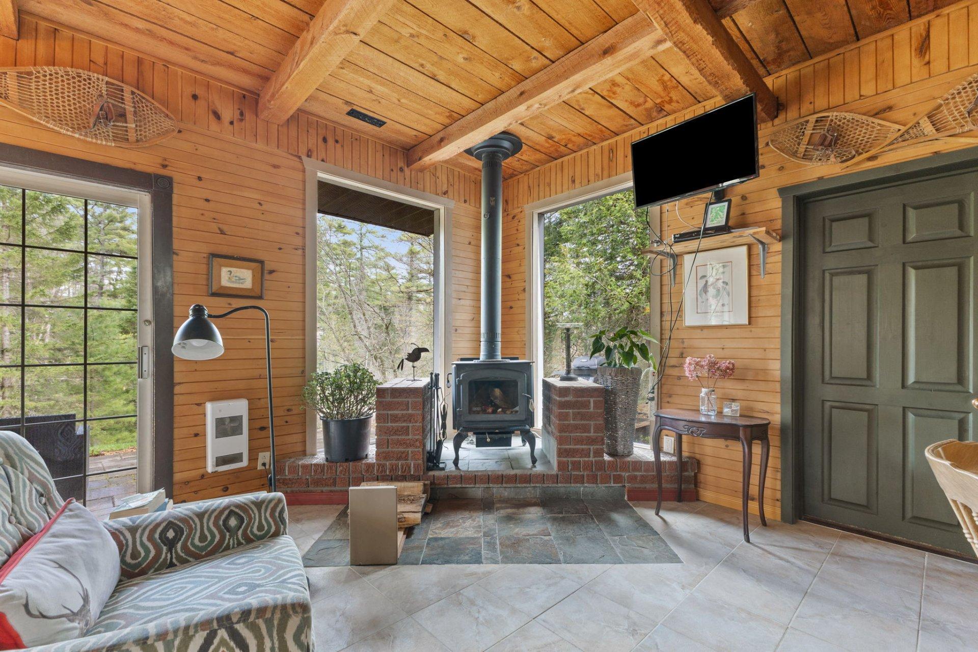 









6


Rue des Mélèzes

,
Val-des-Monts,




QC
J8N7E5

