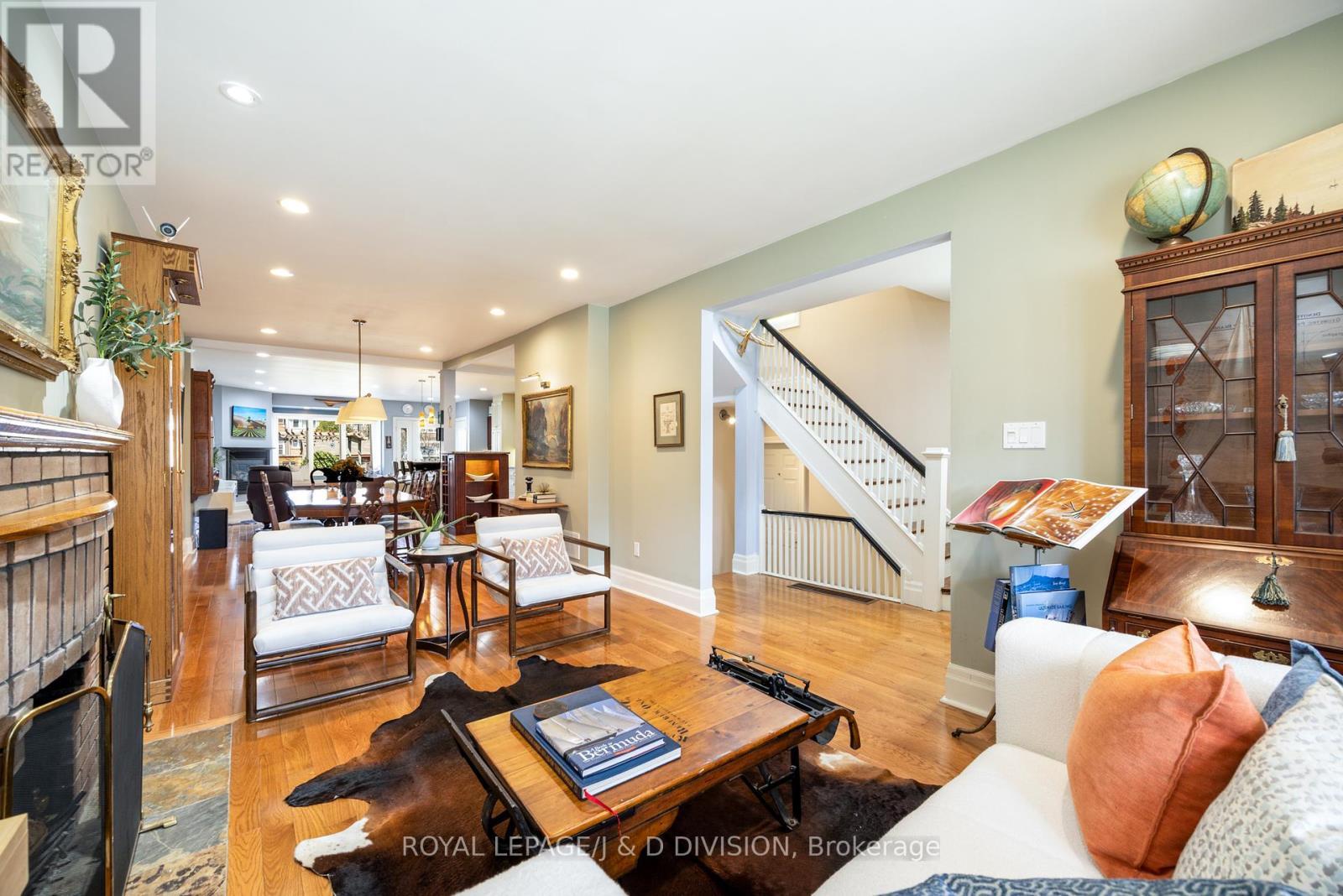 












146 ST GERMAIN AVENUE

,
Toronto,




Ontario
M5M1W1

