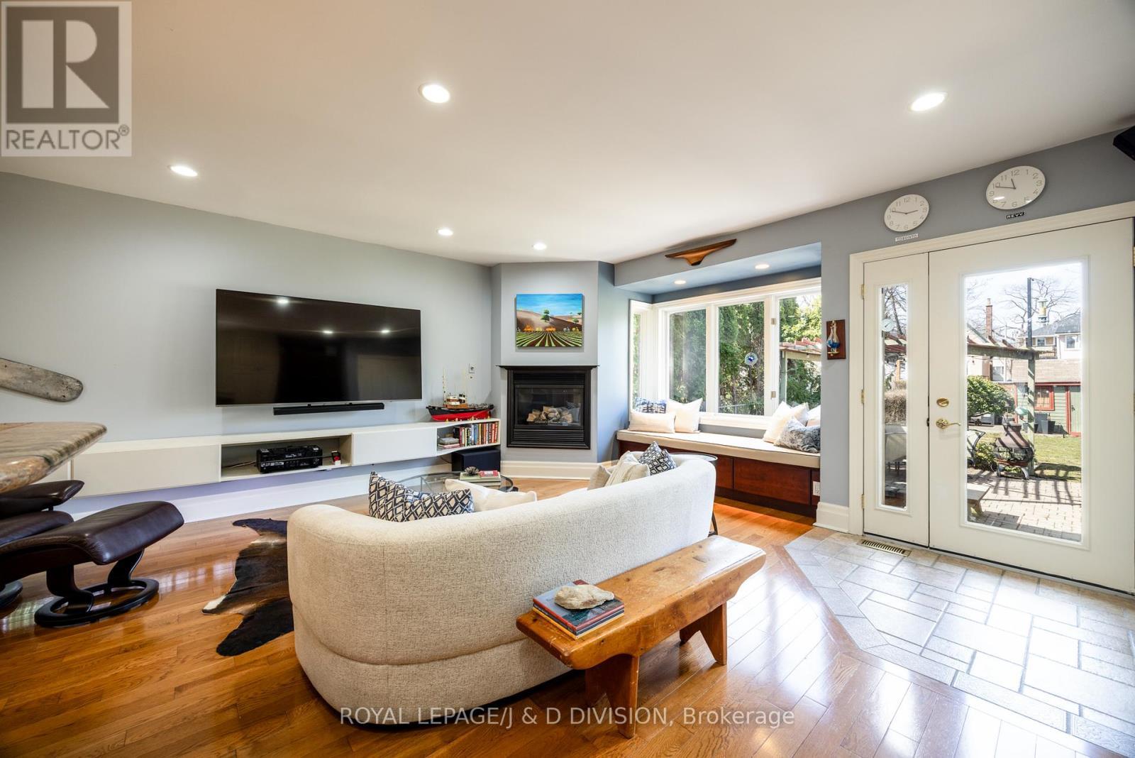 












146 ST GERMAIN AVENUE

,
Toronto,




Ontario
M5M1W1

