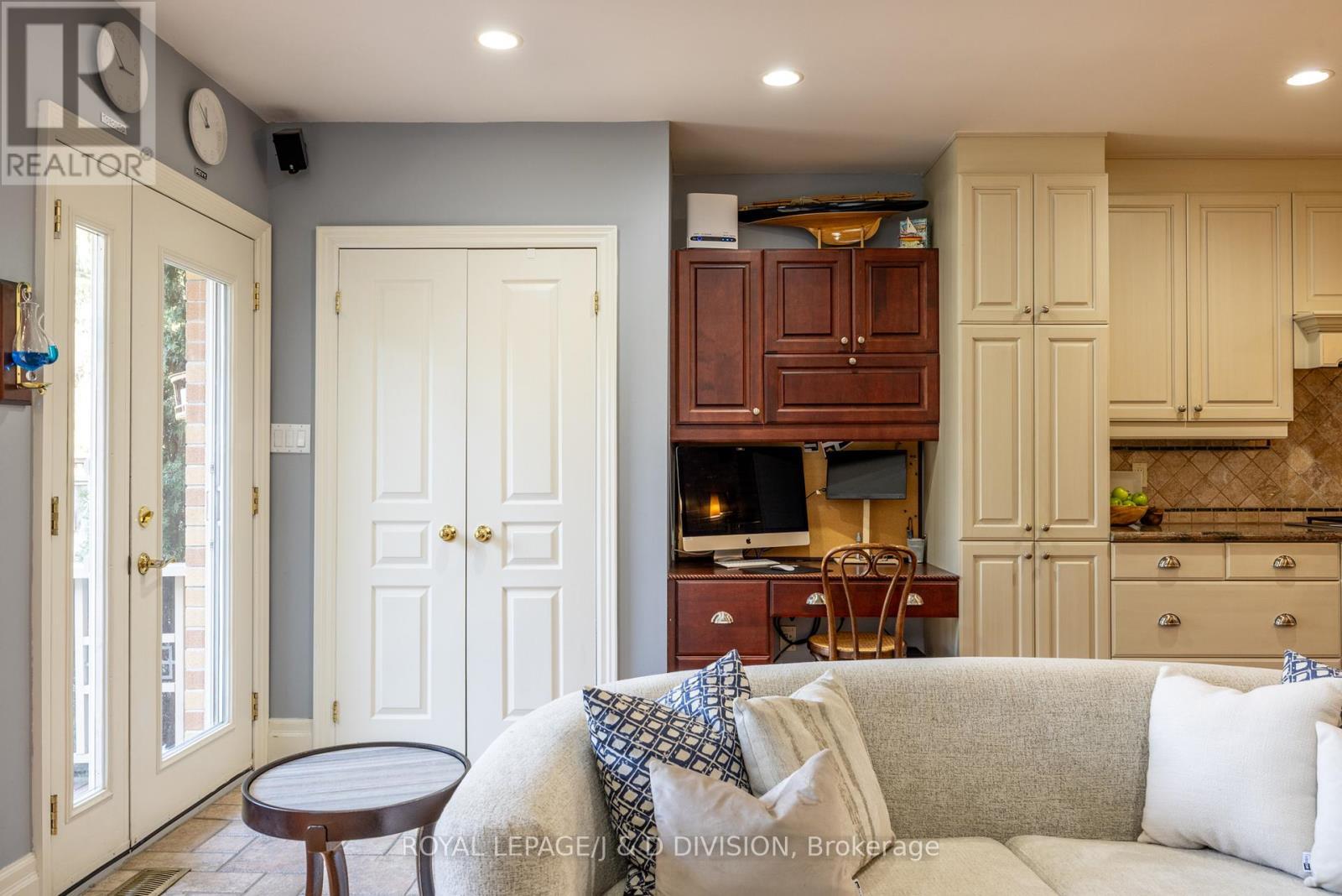 












146 ST GERMAIN AVENUE

,
Toronto,




Ontario
M5M1W1

