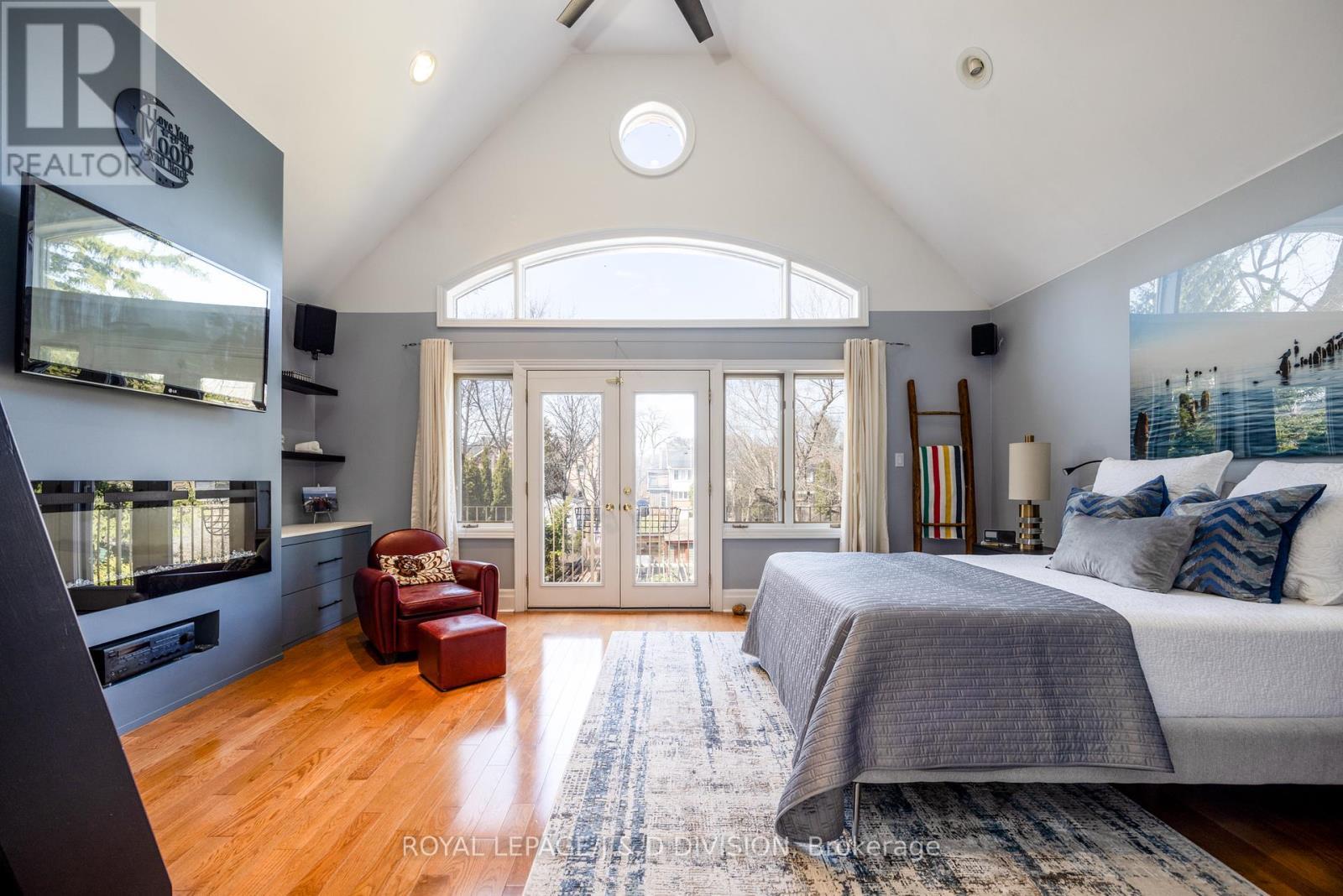 












146 ST GERMAIN AVENUE

,
Toronto,




Ontario
M5M1W1

