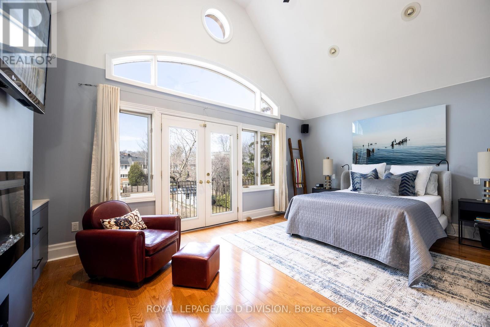 












146 ST GERMAIN AVENUE

,
Toronto,




Ontario
M5M1W1

