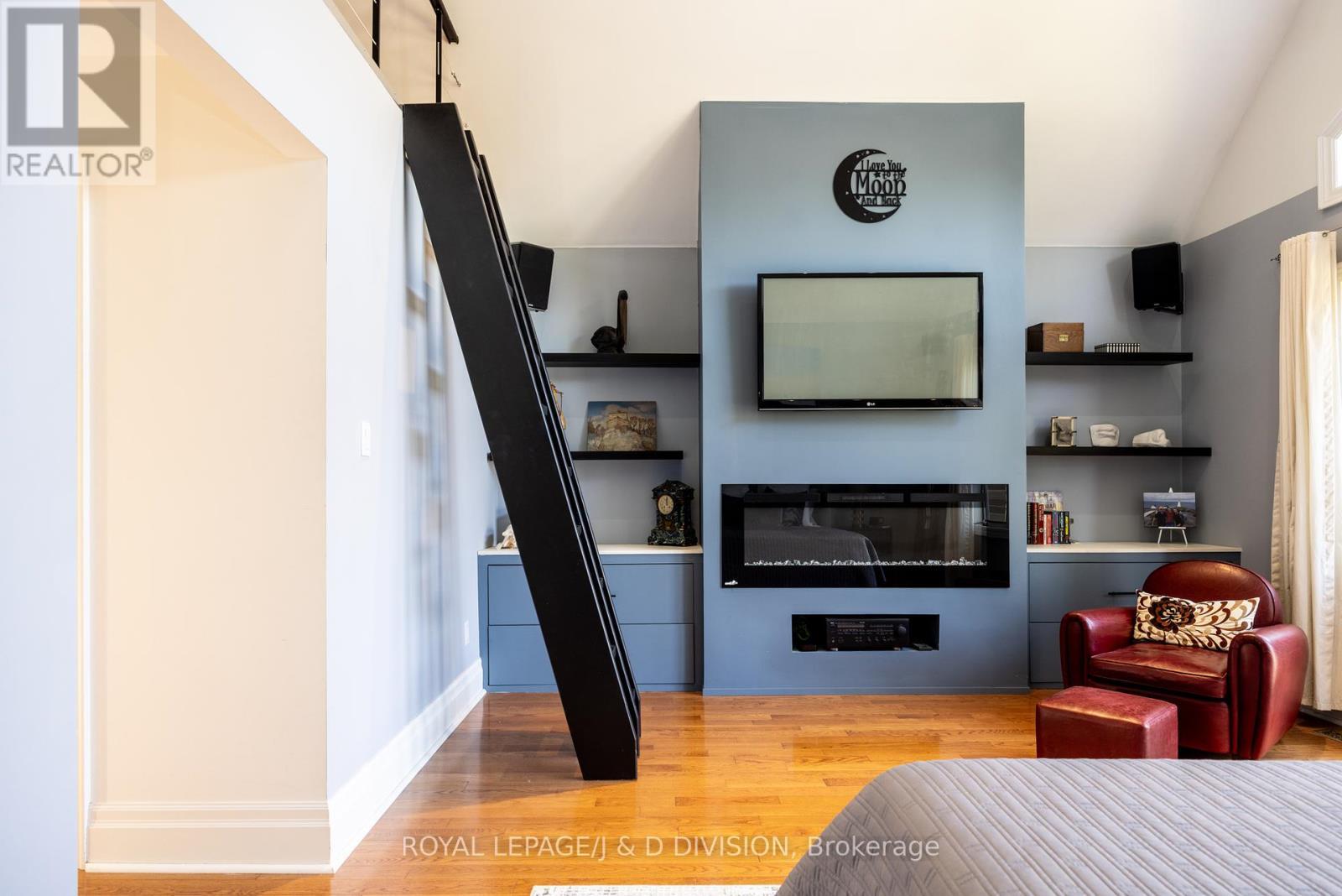 












146 ST GERMAIN AVENUE

,
Toronto,




Ontario
M5M1W1

