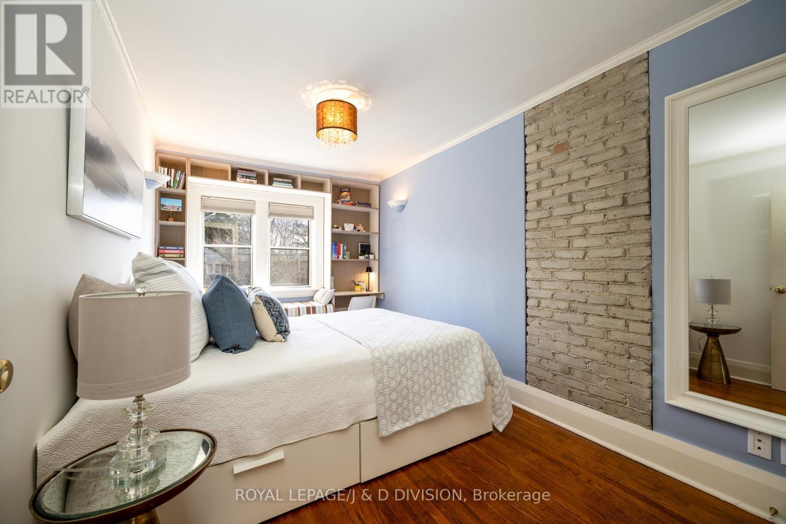 












146 ST GERMAIN AVENUE

,
Toronto,




Ontario
M5M1W1

