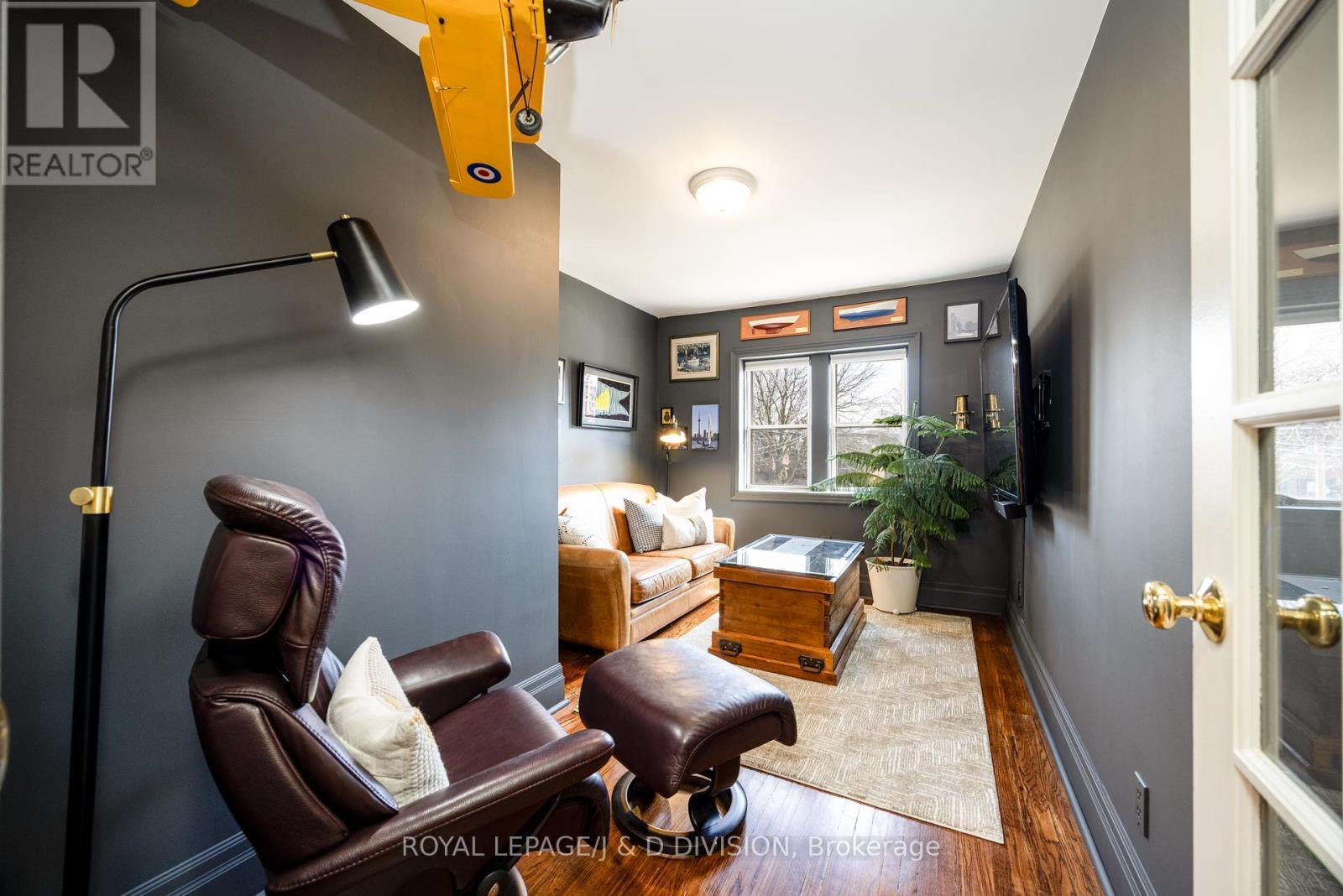 












146 ST GERMAIN AVENUE

,
Toronto,




Ontario
M5M1W1


