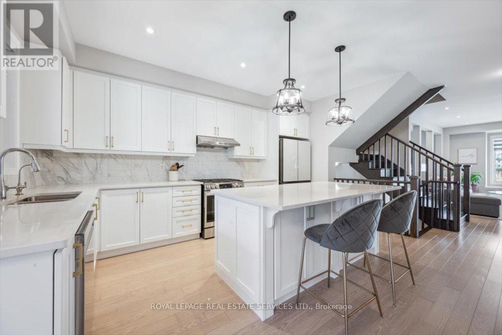 












3043 JOHN MCKAY BOULEVARD

,
Oakville,




Ontario
L6H4K5

