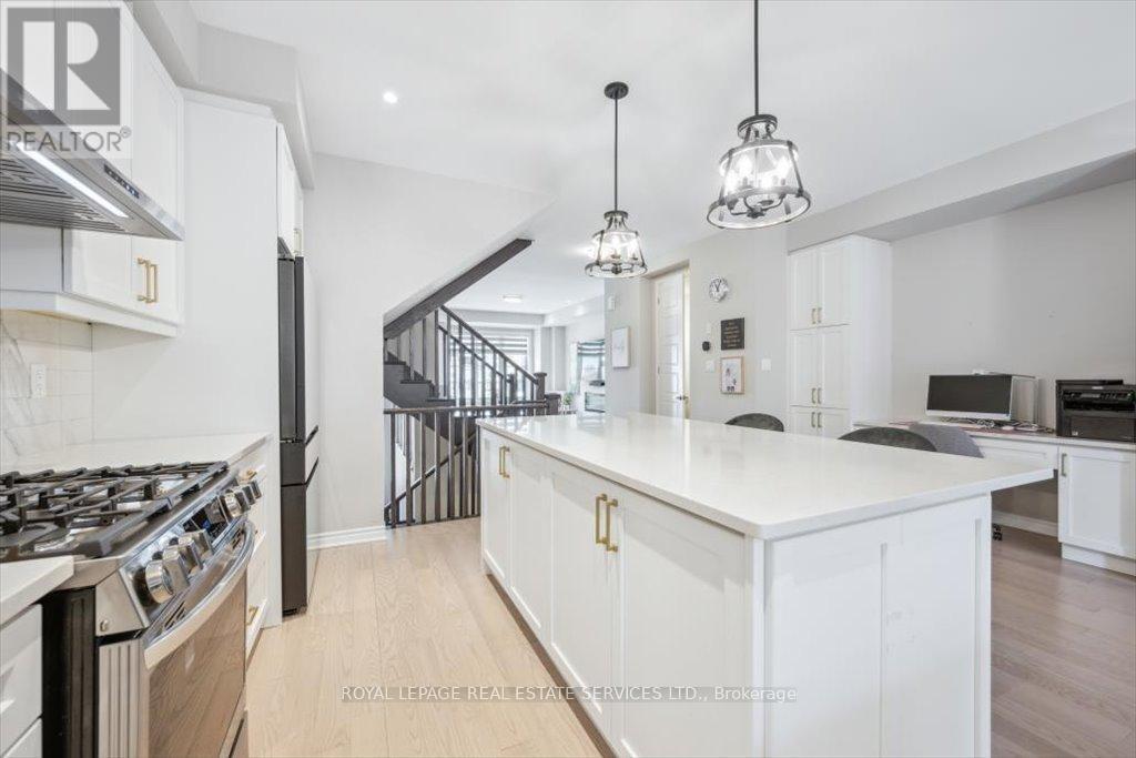 












3043 JOHN MCKAY BOULEVARD

,
Oakville,




Ontario
L6H4K5

