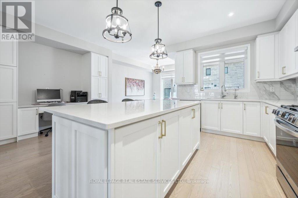 












3043 JOHN MCKAY BOULEVARD

,
Oakville,




Ontario
L6H4K5

