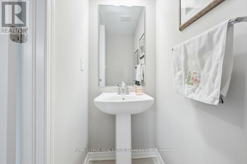 












3043 JOHN MCKAY BOULEVARD

,
Oakville,




Ontario
L6H4K5

