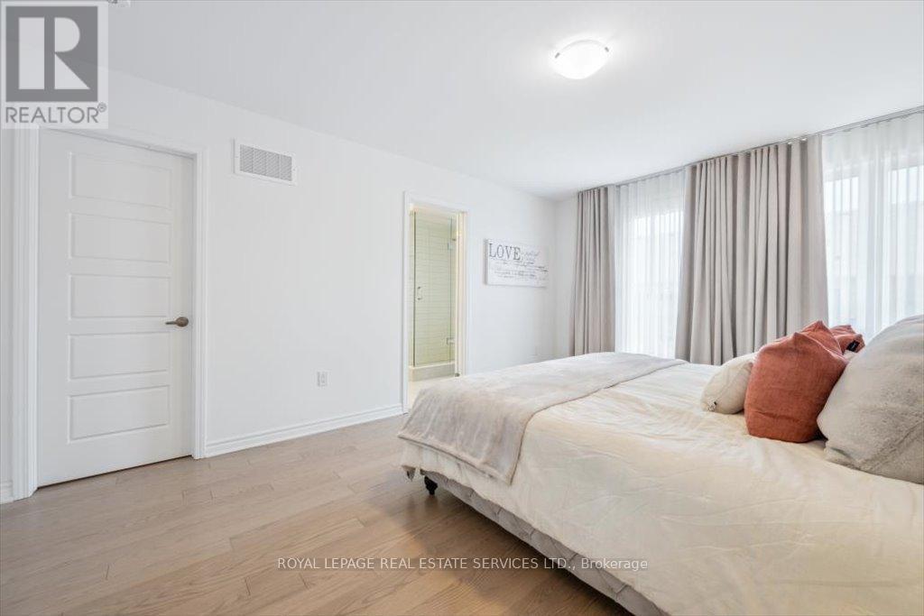 












3043 JOHN MCKAY BOULEVARD

,
Oakville,




Ontario
L6H4K5

