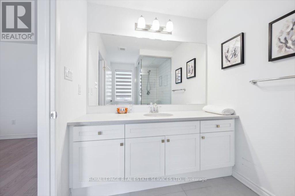 












3043 JOHN MCKAY BOULEVARD

,
Oakville,




Ontario
L6H4K5


