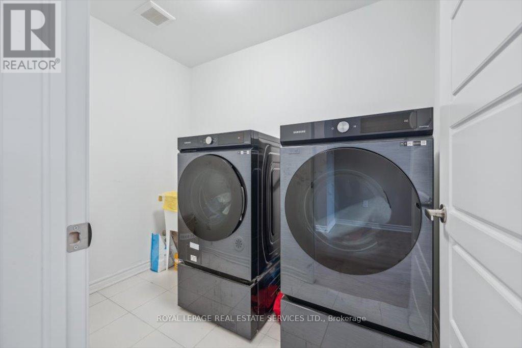 












3043 JOHN MCKAY BOULEVARD

,
Oakville,




Ontario
L6H4K5

