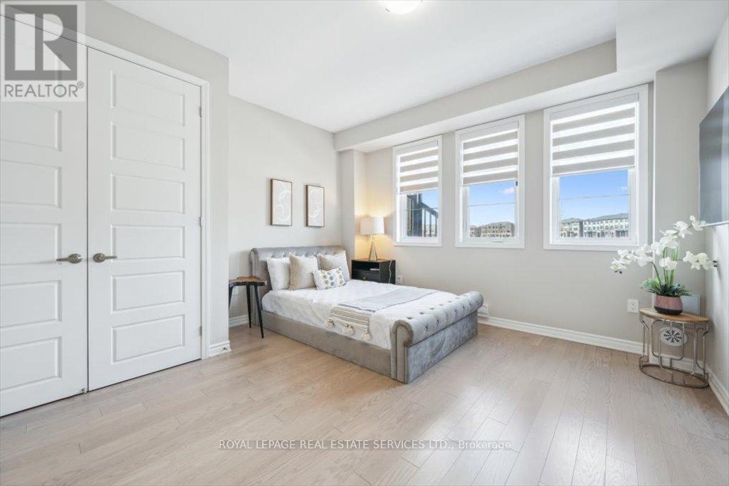 












3043 JOHN MCKAY BOULEVARD

,
Oakville,




Ontario
L6H4K5

