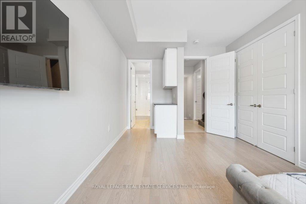 












3043 JOHN MCKAY BOULEVARD

,
Oakville,




Ontario
L6H4K5

