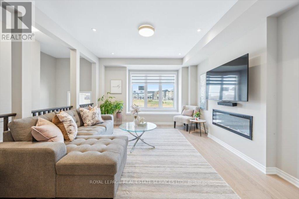 












3043 JOHN MCKAY BOULEVARD

,
Oakville,




Ontario
L6H4K5

