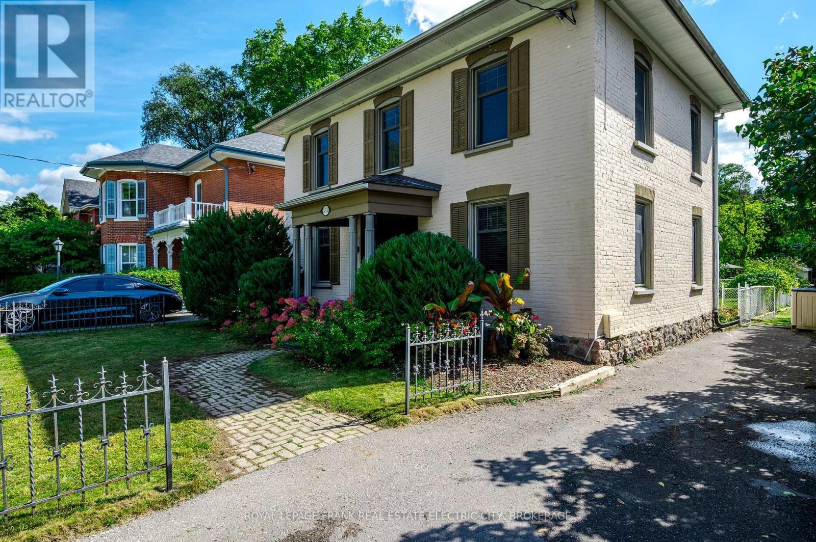 












551 WELLER STREET

,
Peterborough (Downtown),




Ontario
K9H2N9

