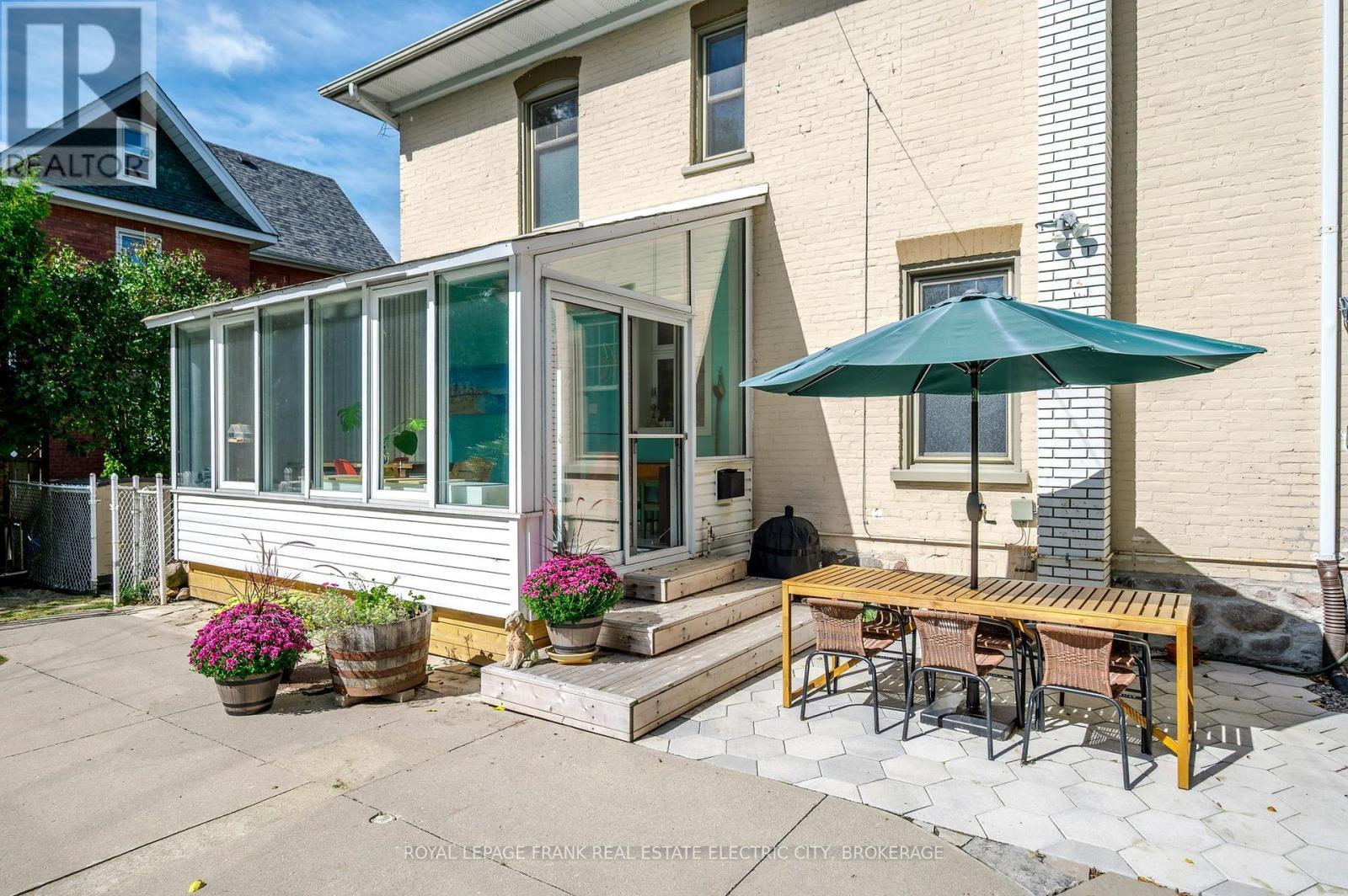 












551 WELLER STREET

,
Peterborough (Downtown),




Ontario
K9H2N9

