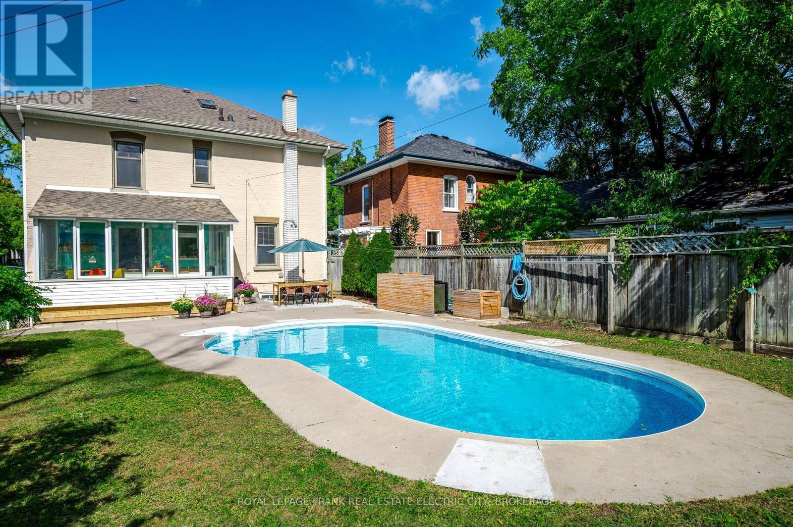 












551 WELLER STREET

,
Peterborough (Downtown),




Ontario
K9H2N9

